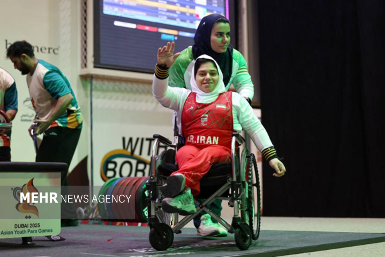 دختران ایران استارت طلا را زدند/قهرمانی احسانی و پولادی در وزنهبرداری