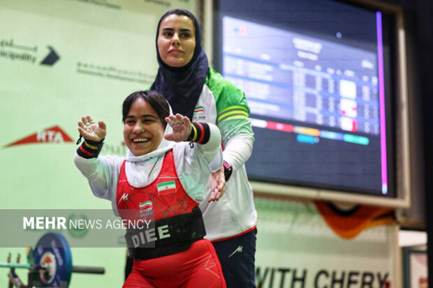 دختران ایران استارت طلا را زدند/قهرمانی احسانی و پولادی در وزنه‌برداری