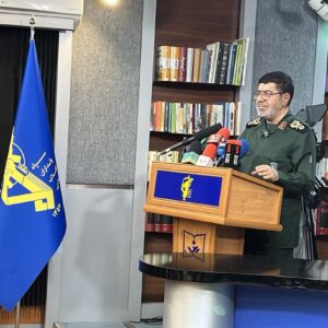 باید نقش زنان در اداره جامعه را به رخ دشمن بکشیم