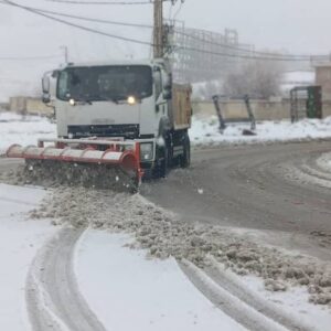عملیات برف‌روبی در محورهای مواصلاتی شهرستان پاوه