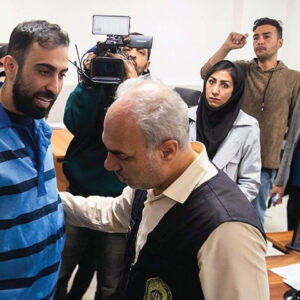 صفوف فشرده بیماران پشت مطب پزشک قلابی