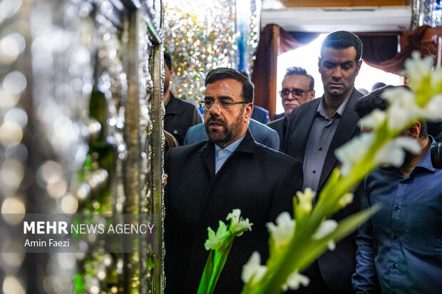 گلباران مقبره شهید دستغیب