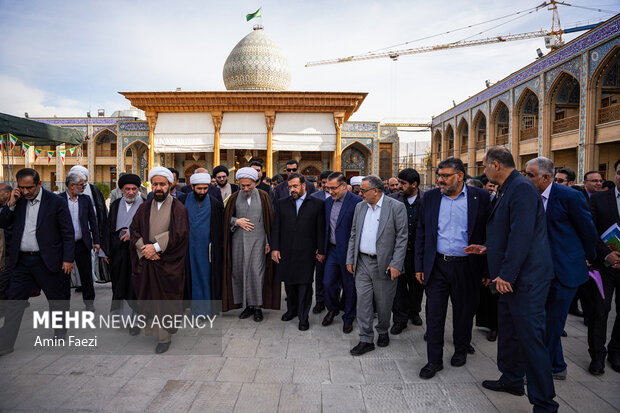 گلباران مقبره شهید دستغیب