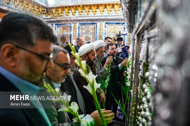 گلباران مقبره شهید دستغیب