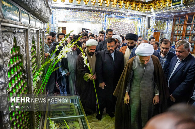 گلباران مقبره شهید دستغیب