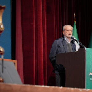 مقابله موفق در برابر راهبردهای دشمن، نیازمند وحدت و تکیه بر مردم است