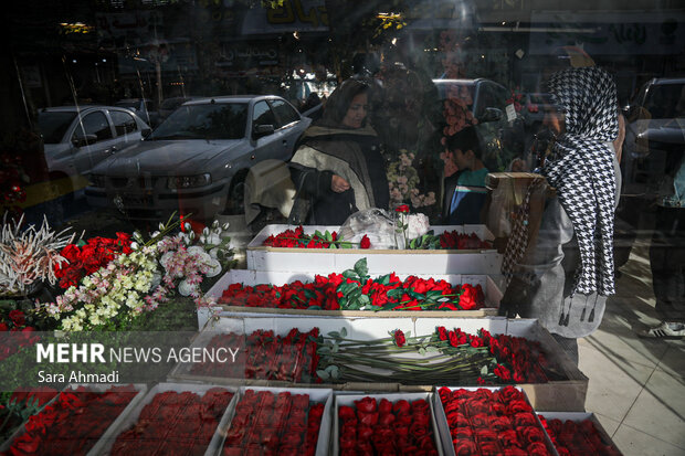 حال و هوای بازارهای مشهد به مناسبت روز مادر