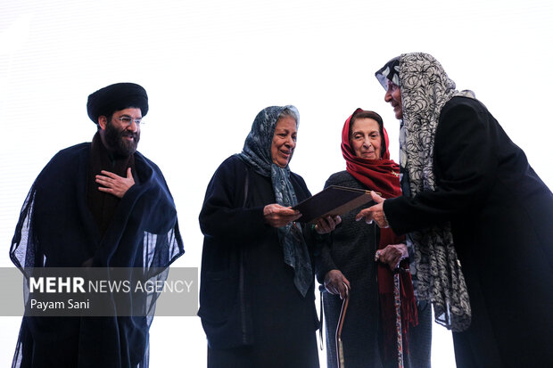 نکوداشت بانوان مؤثر در موزه ملک