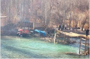 تنها پل معلق سامان بر روی رودخانه زاینده‌رود فرو ریخت