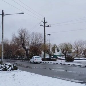 بارش برف سقز را در آغوش سفید خود فرو برد