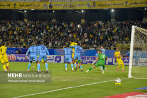 پیروزی چادرملو برابر استقلال خوزستان و تساوی دو تیم در نیمه اول