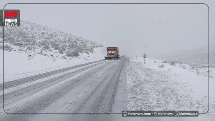 بارش برف در محور نورآباد-نهاوند