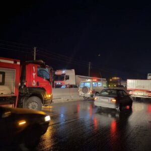 تصادف زنجیره‌ای ۷ خودرو در محور گرمسار- ایوانکی؛ حادثه فوتی نداشت