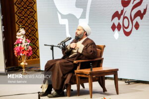 کاشانی: همه عظمت‌ها و برکات شیعیان از تربیت حضرت زهرا(س) منشأ می‌گیرد