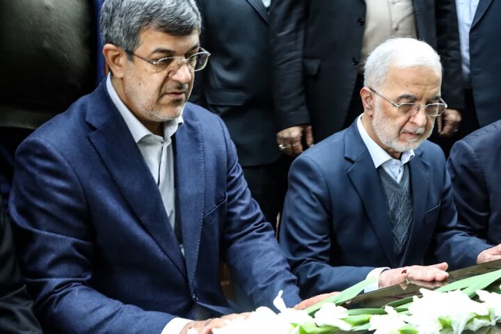 ادای احترام وزیر کشور به سومین شهید محراب؛ آیت الله شهید صدوقی(ره)