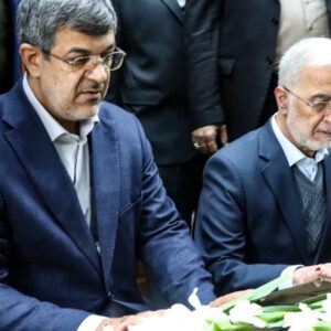 ادای احترام وزیر کشور به سومین شهید محراب؛ آیت الله شهید صدوقی(ره)
