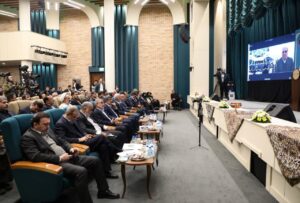 مؤمنی: استان یزد، کشور را از سوخت‌های فسیلی بی‌نیاز کند