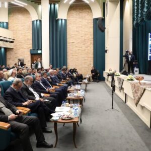 مؤمنی: استان یزد، کشور را از سوخت‌های فسیلی بی‌نیاز کند