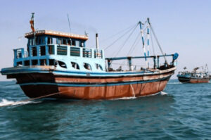 توقیف سه لنج صیادی در آب‌های جاسک و دستگیری ۱۱ متهم