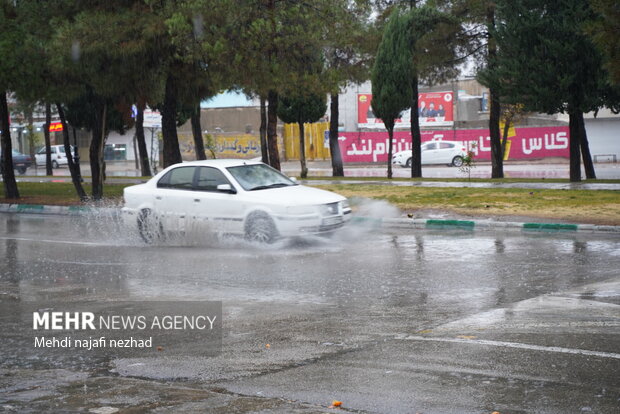 شدت بارش‌ها شرق گیلان را درنوردید؛ لنگرود پیشتاز بارندگی
