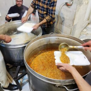پخت و توزیع ۵۰۰ پرس غذای گرم در کامیاران