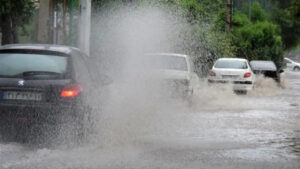 بارش شدید باران و آبگرفتگی معابر در رودسر