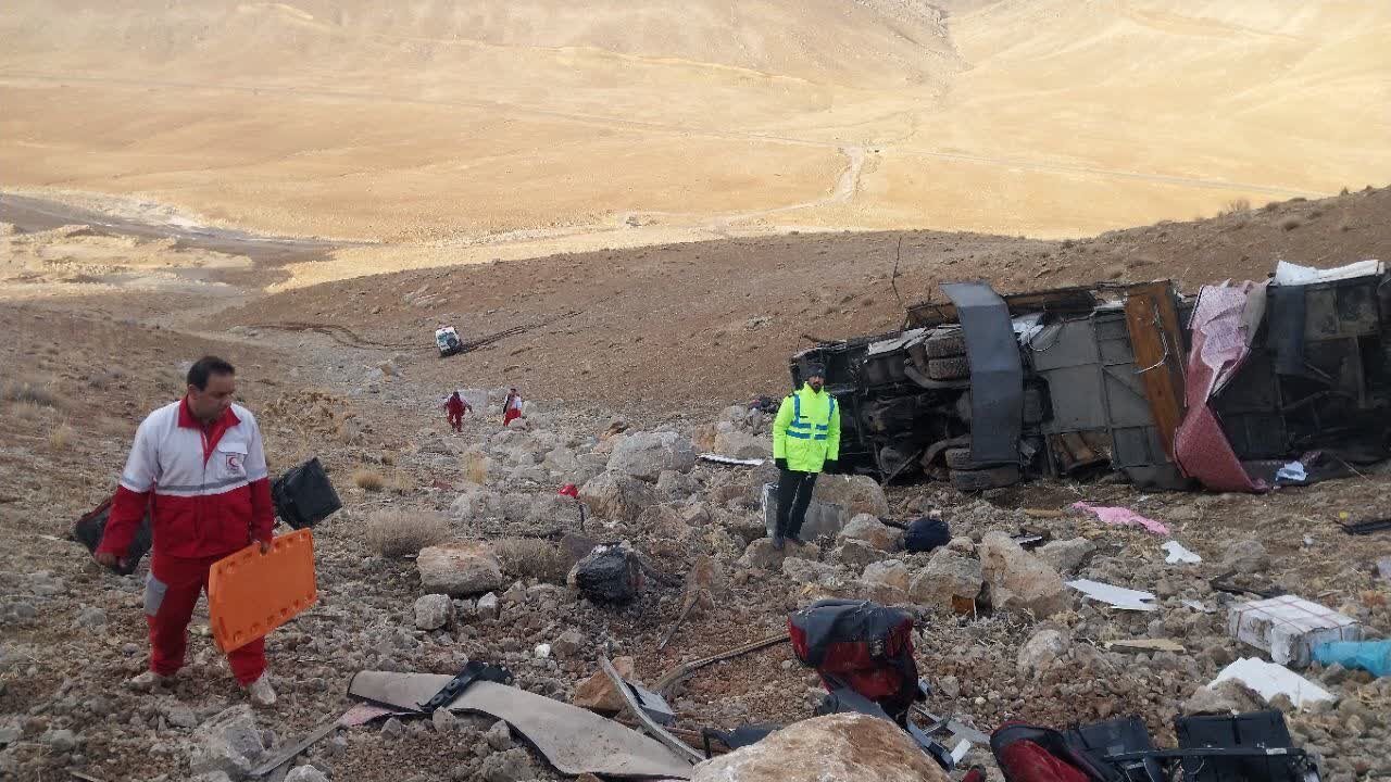 واژگونی اتوبوس تهران–یاسوج در گردنه «ایلاندره»؛ ۳ فوتی و ۱۵ مصدوم