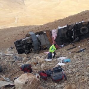 واژگونی اتوبوس تهران–یاسوج در گردنه «ایلان‌دره»؛ ۳ فوتی و ۱۵ مصدوم