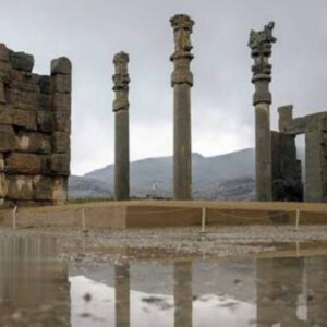 بارش باران در تخت جمشید