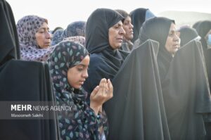 اقامه نماز باران در جوار شهید گمنام در بیکاه