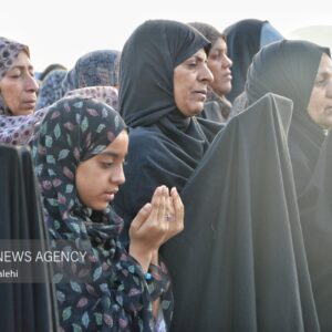 اقامه نماز باران در جوار شهید گمنام در بیکاه