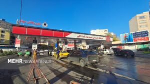 سوختگیری روان خودروها در شیراز پس از سه نرخی شدن بنزین
