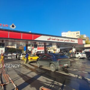 سوختگیری روان خودروها در شیراز پس از سه نرخی شدن بنزین