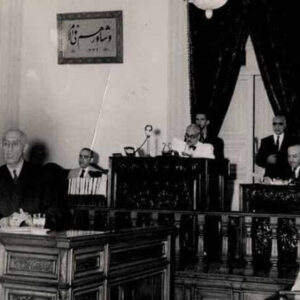 ماجرای شهادتین دکتر مصدق در مخالفت با سلطنت رضاخان؛ در مجلس چه گذشت؟