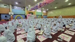 جشن تکلیف ۱۲۰۰ نفره دختران در شیراز برگزار شد