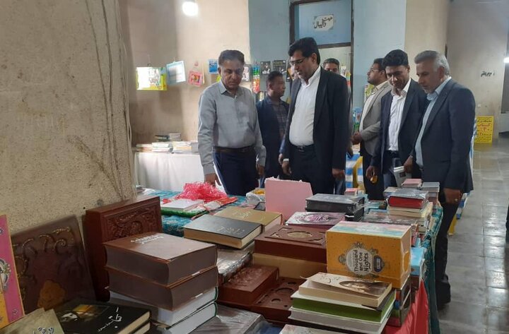 نمایشگاه کتاب در رودان افتتاح شد