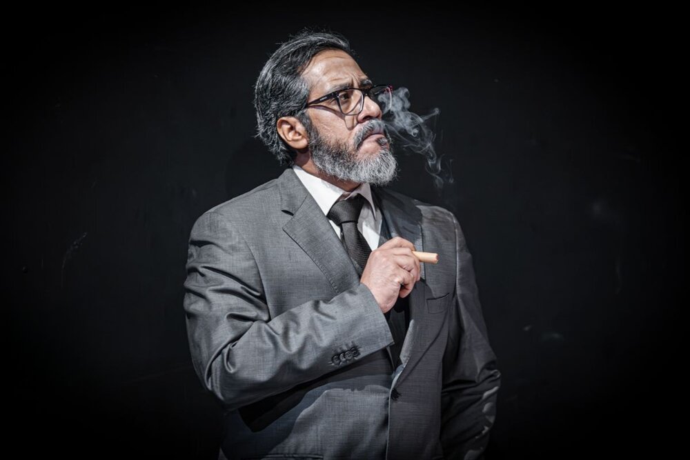 ماجرای جادوگری که در باغ دوک پرسه می‌زند؛ درآمیختن طنز با ژانر معمایی!