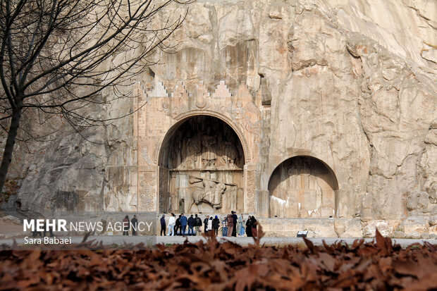 پاییز در طاق‌بستان؛ تلاقی رنگ‌های فصل با تاریخ سنگی کرمانشاه