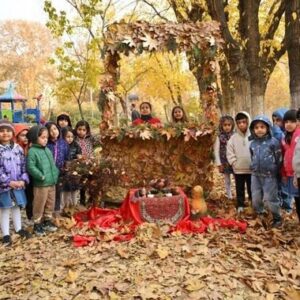 اجرای گذر پاییزی در بوستان‌های بزرگ منطقه یک با فرش برگ‌ها