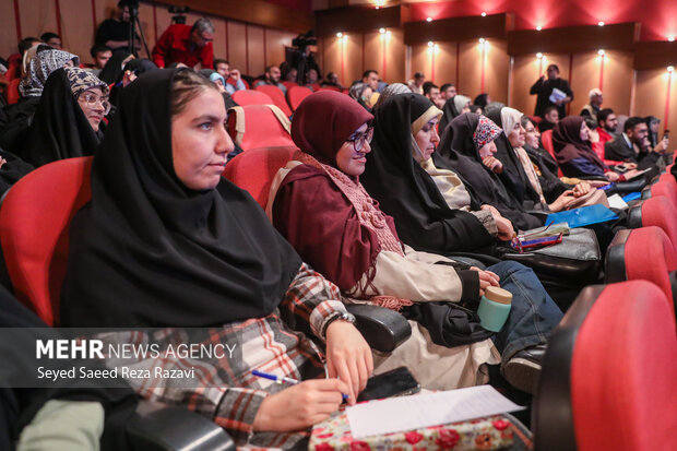 آیین رونمایی از «کتاب نوجوان ایرانی»