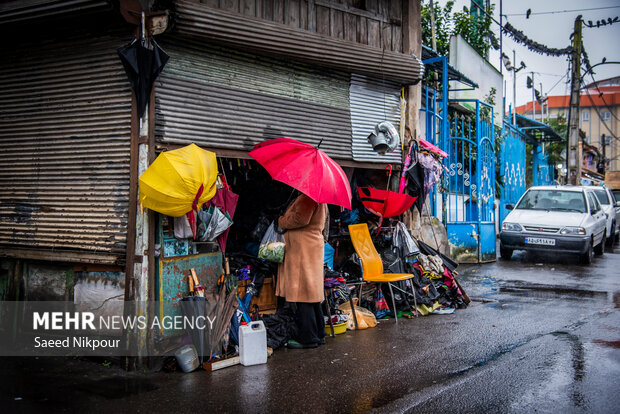 بارش باران پاییزی در رشت