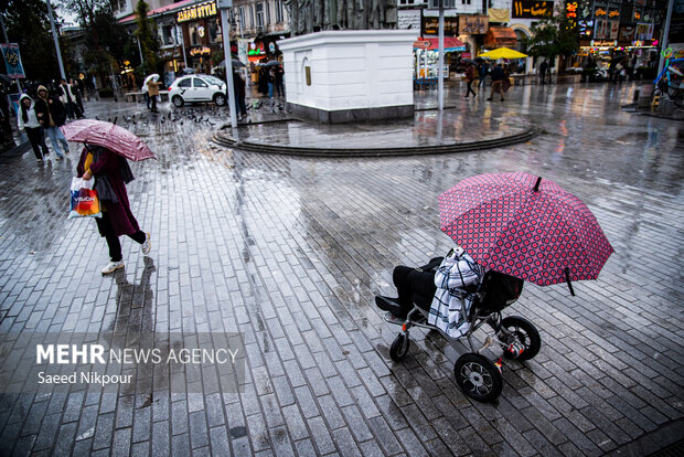 بارش باران پاییزی در رشت
