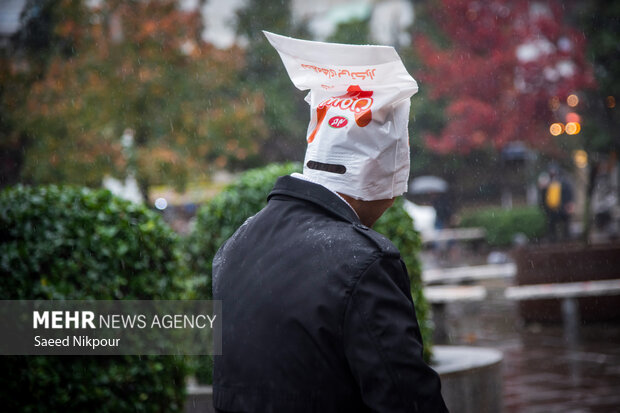 بارش باران پاییزی در رشت