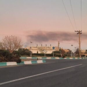 پاک سرشت: حریق انبار پالت چوب در یزد مهار شد