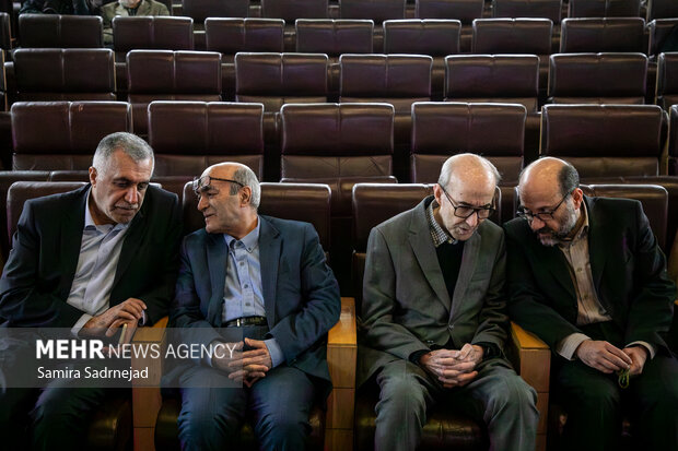 تشییع پیکر کامران فانی