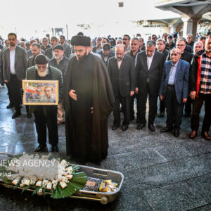 بدرقه آرام کامران فانی به آرامگاه ابدیش