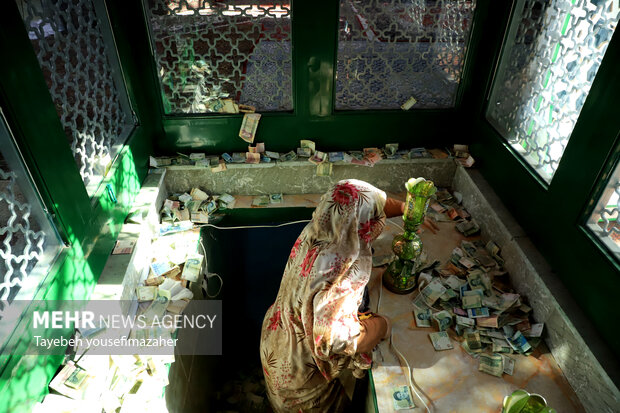 غبارروبی امامزاده زبیده خاتون همدان