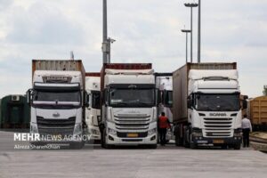 بارش برف در افغانستان باعث توقف ورود ناوگان حمل و نقل از دوغارون شد