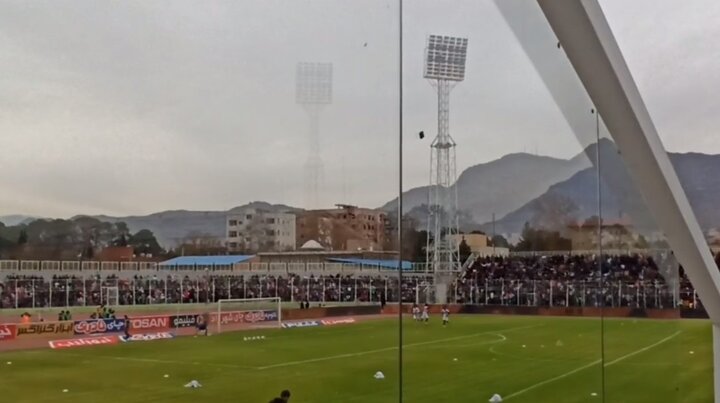 ورود دروازه‌بانان خیبر به زمین و تشویق دیناروند