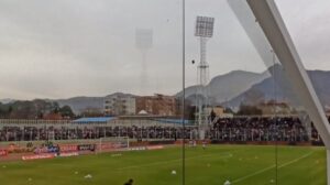 ورود دروازه‌بانان خیبر به زمین و تشویق دیناروند